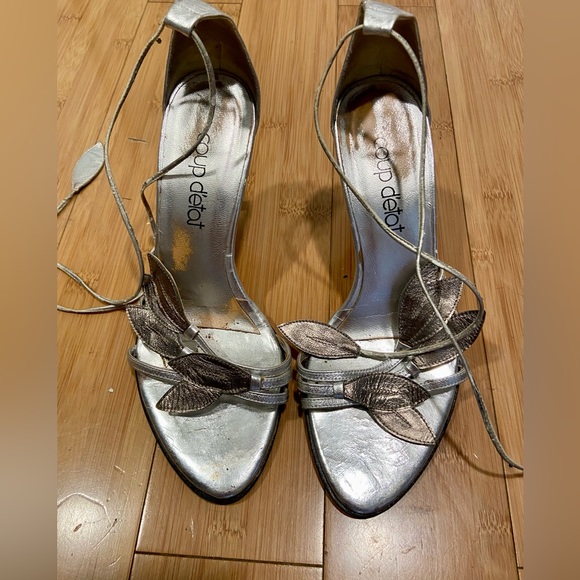 COUP D’ÉTAT Heels with wrap around ankle straps.  Bronze and Silver Leafs - Picture 1 of 7